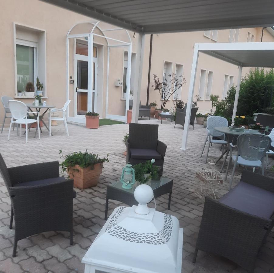 Hotel Porta Rivera LʼAquila Exterior foto