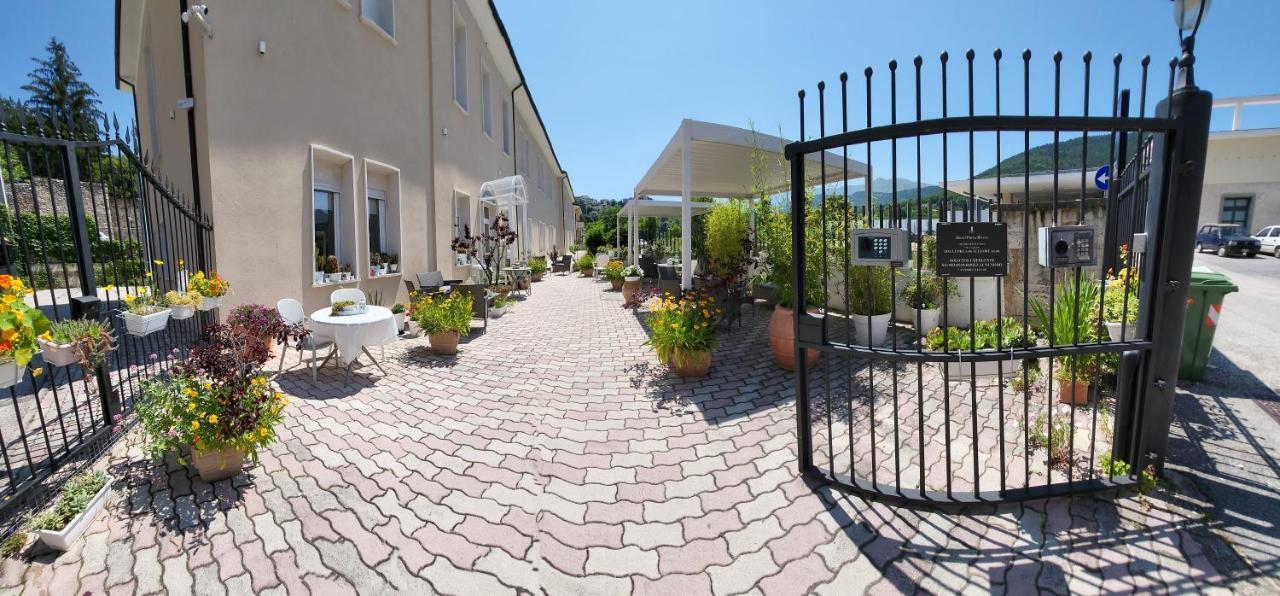Hotel Porta Rivera LʼAquila Exterior foto